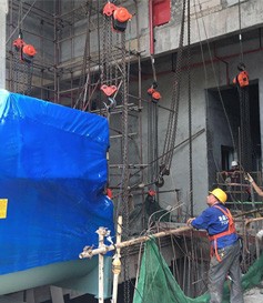 制造集團工廠搬遷新廠設備吊裝作業